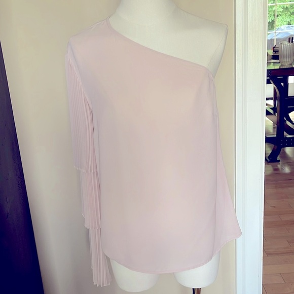 One shoulder blouse with a tiered flutter sleeve. Light pink. Size small. - Picture 2 of 8